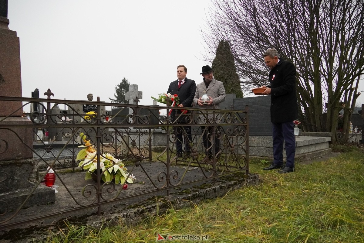Święto Niepodległości w Ostrołęce - uroczystości na cmentarzu parafialnym [11.11.2024] - zdjęcie #17 - eOstroleka.pl