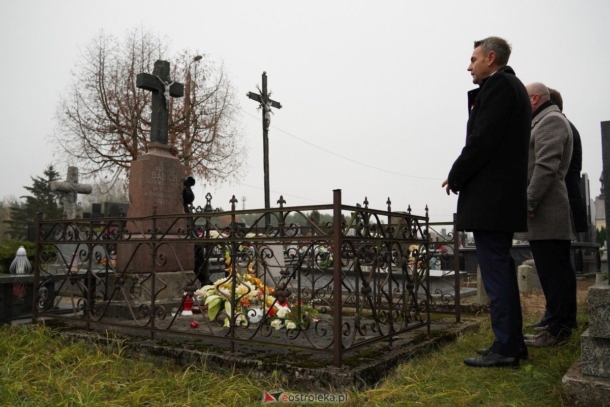 Święto Niepodległości w Ostrołęce - uroczystości na cmentarzu parafialnym [11.11.2024] - zdjęcie #15 - eOstroleka.pl