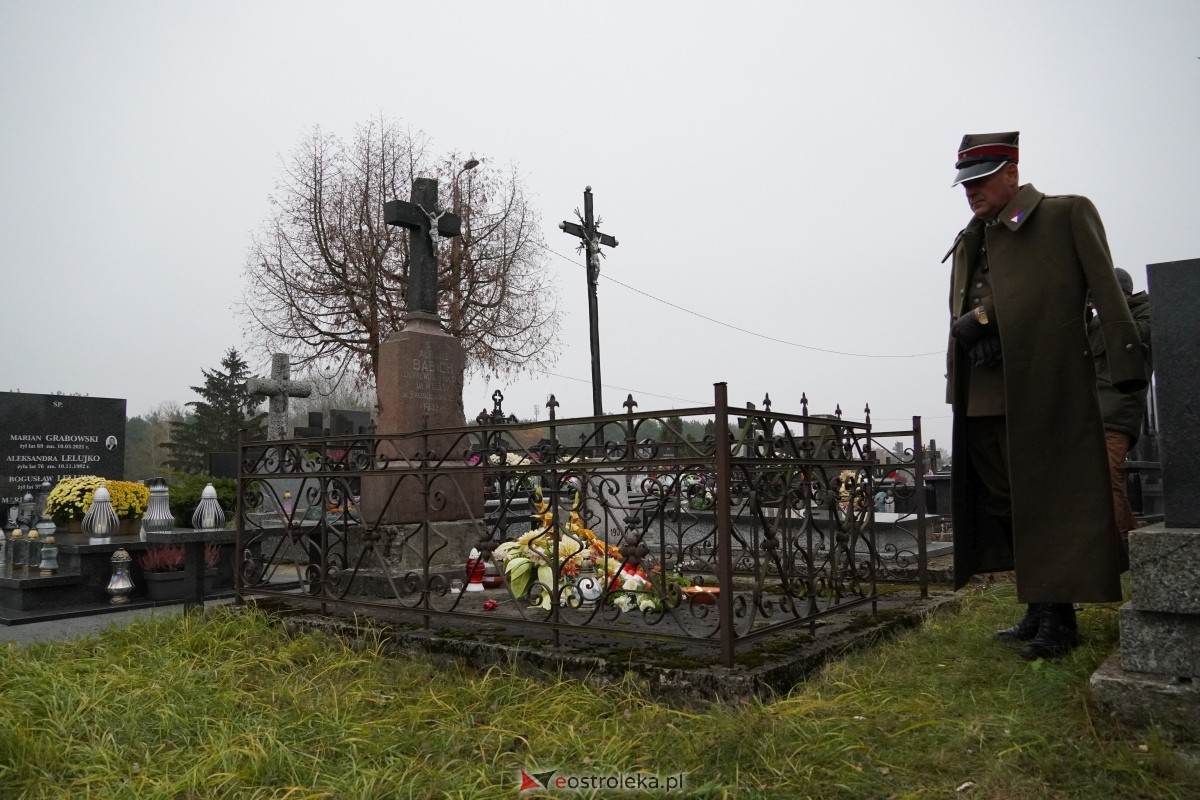 Święto Niepodległości w Ostrołęce - uroczystości na cmentarzu parafialnym [11.11.2024] - zdjęcie #11 - eOstroleka.pl
