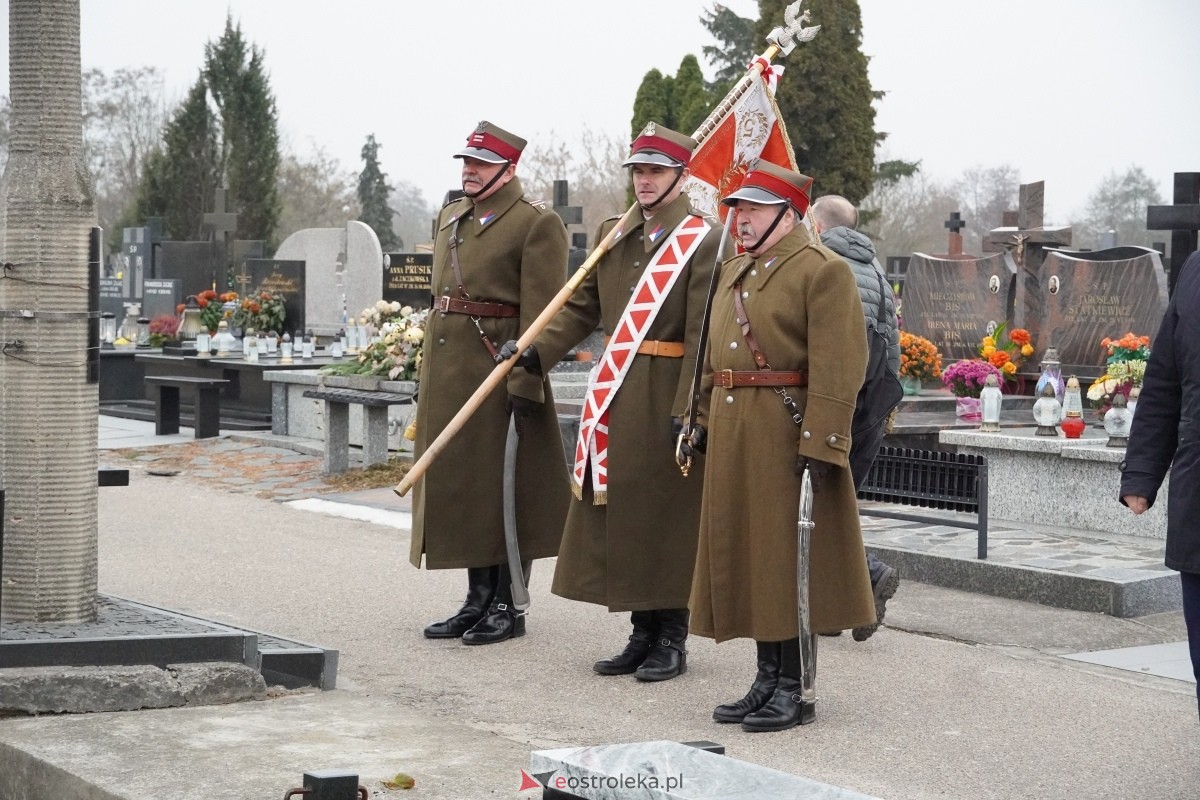Święto Niepodległości w Ostrołęce - uroczystości na cmentarzu parafialnym [11.11.2024] - zdjęcie #10 - eOstroleka.pl