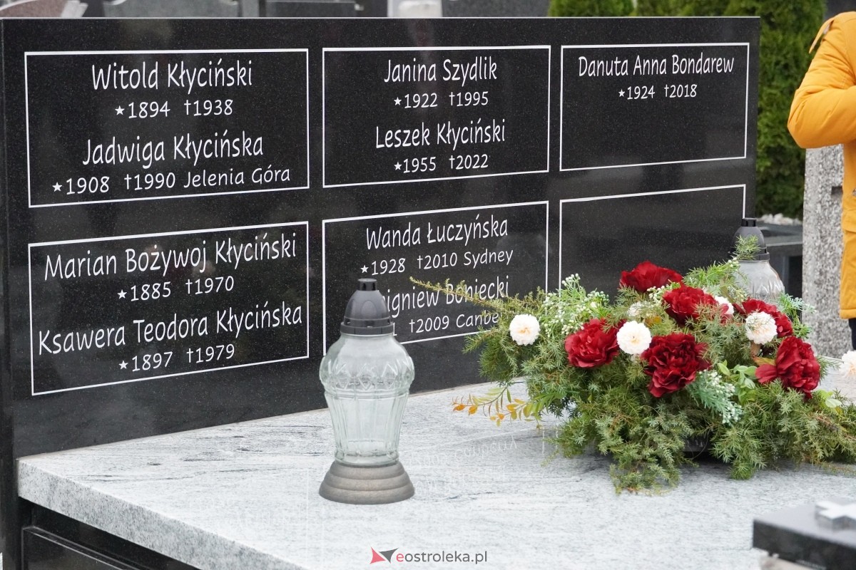 Święto Niepodległości w Ostrołęce - uroczystości na cmentarzu parafialnym [11.11.2024] - zdjęcie #8 - eOstroleka.pl