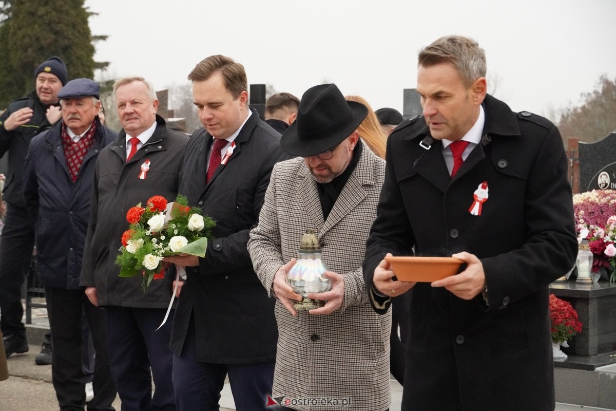 Święto Niepodległości w Ostrołęce - uroczystości na cmentarzu parafialnym [11.11.2024] - zdjęcie #6 - eOstroleka.pl