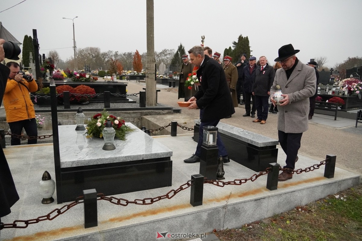 Święto Niepodległości w Ostrołęce - uroczystości na cmentarzu parafialnym [11.11.2024] - zdjęcie #5 - eOstroleka.pl