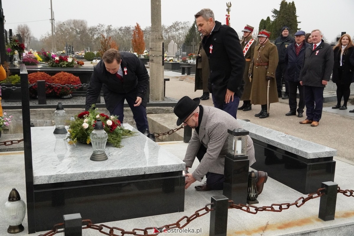 Święto Niepodległości w Ostrołęce - uroczystości na cmentarzu parafialnym [11.11.2024] - zdjęcie #3 - eOstroleka.pl