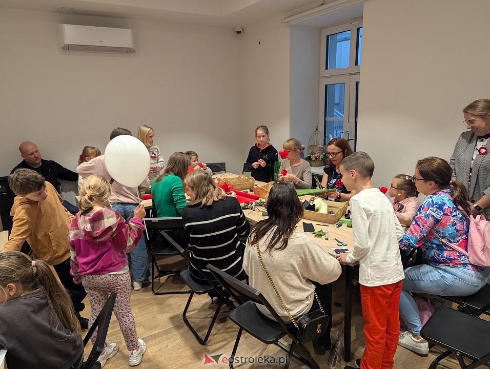 Barwy Niepodległej w Muzeum Kultury Kurpiowskiej [11.11.2024] - zdjęcie #16 - eOstroleka.pl