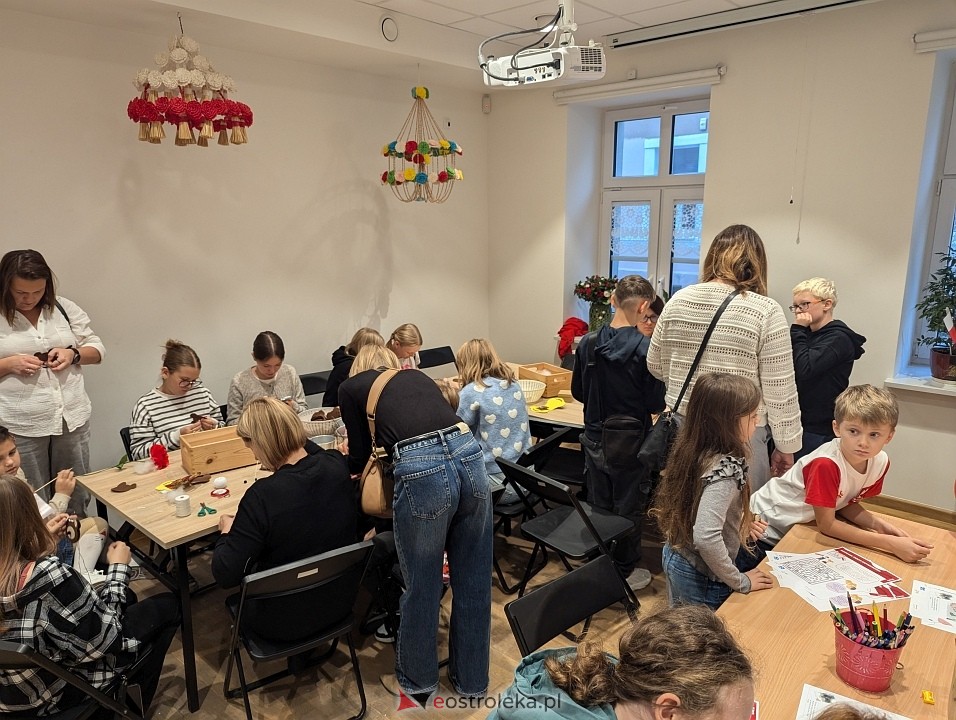 Barwy Niepodległej w Muzeum Kultury Kurpiowskiej [11.11.2024] - zdjęcie #15 - eOstroleka.pl