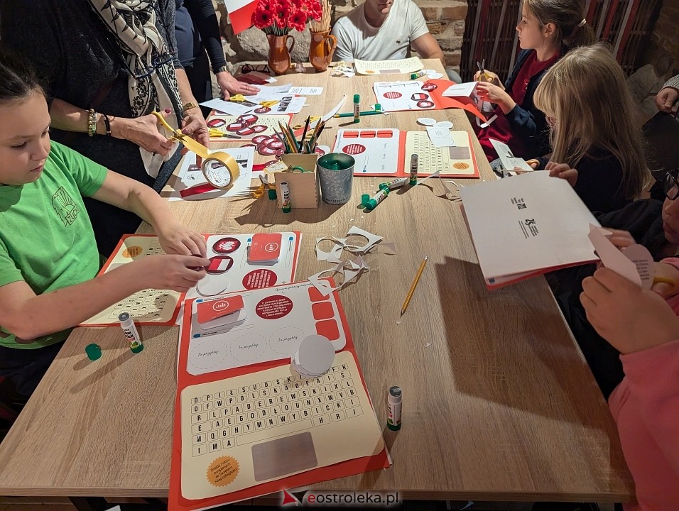 Barwy Niepodległej w Muzeum Kultury Kurpiowskiej [11.11.2024] - zdjęcie #6 - eOstroleka.pl
