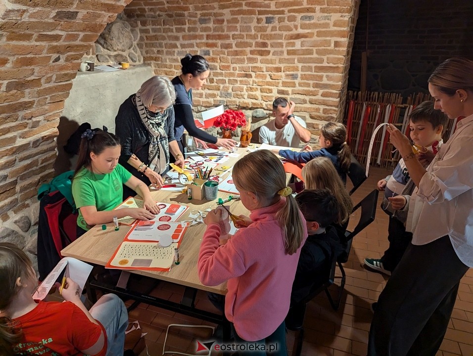 Barwy Niepodległej w Muzeum Kultury Kurpiowskiej [11.11.2024] - zdjęcie #5 - eOstroleka.pl