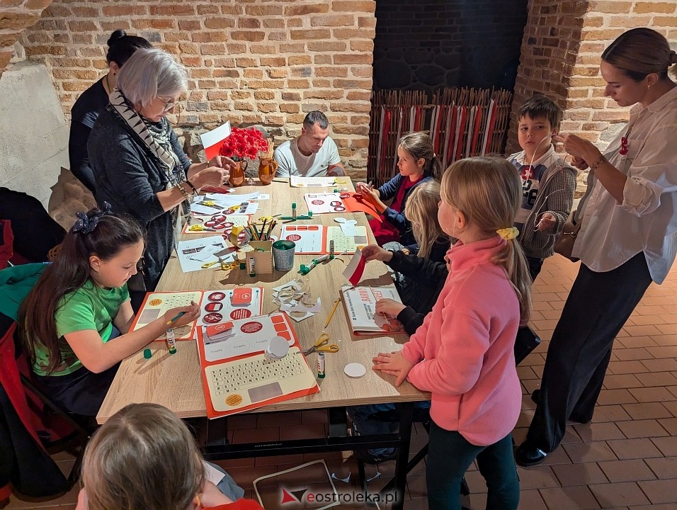 Barwy Niepodległej w Muzeum Kultury Kurpiowskiej [11.11.2024] - zdjęcie #3 - eOstroleka.pl