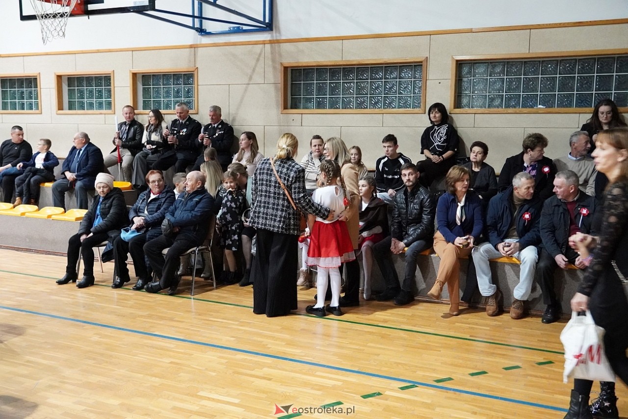 Koncert Białe Róże dla Niepodległej w Olszewie-Borkach [11.11.2024] - zdjęcie #44 - eOstroleka.pl