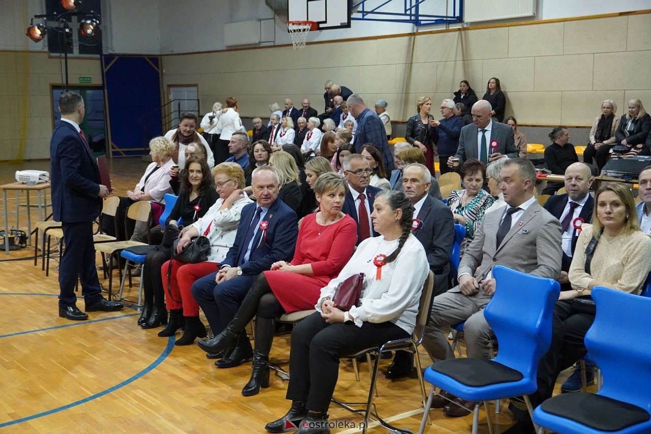 Koncert Białe Róże dla Niepodległej w Olszewie-Borkach [11.11.2024] - zdjęcie #43 - eOstroleka.pl