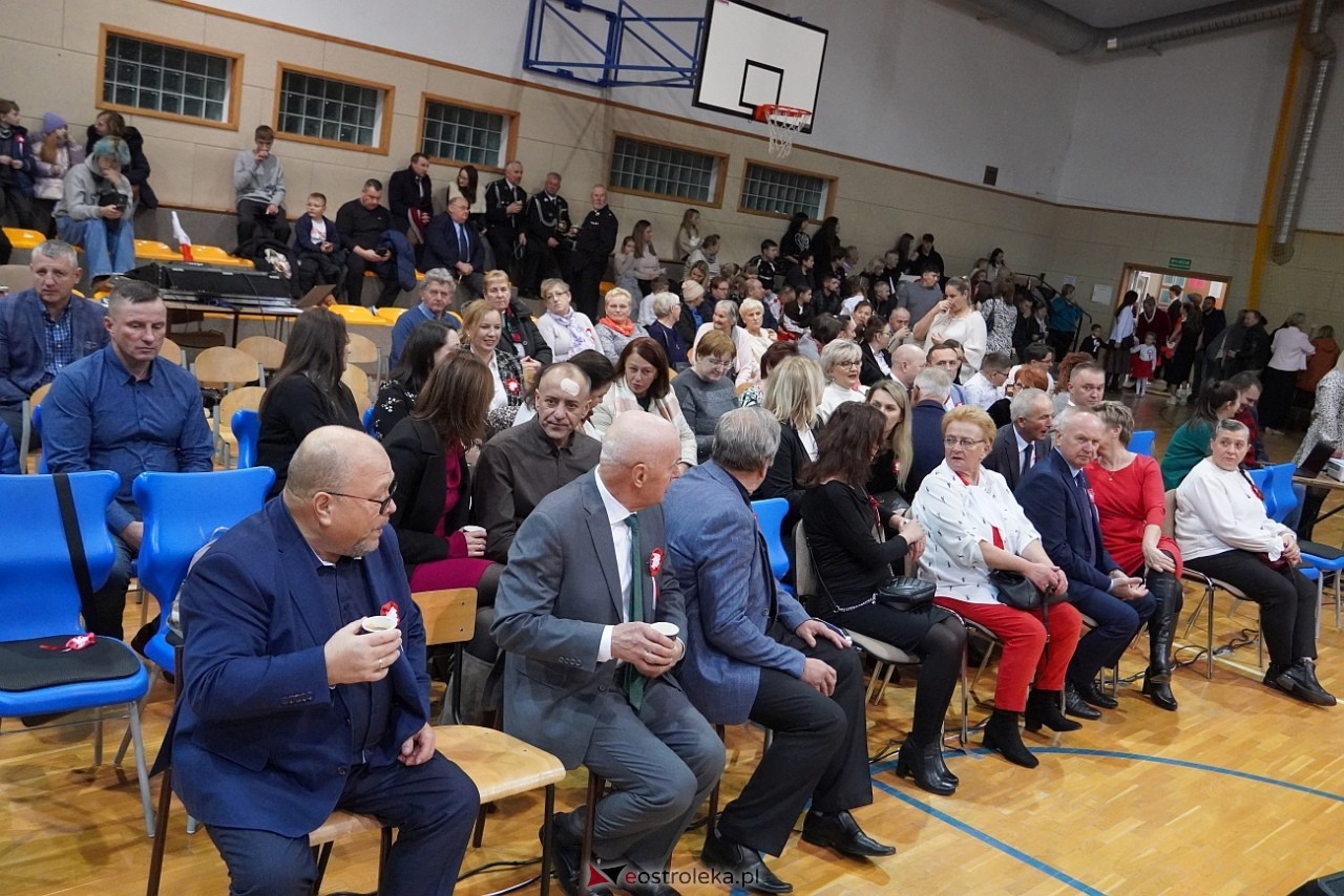 Koncert Białe Róże dla Niepodległej w Olszewie-Borkach [11.11.2024] - zdjęcie #38 - eOstroleka.pl