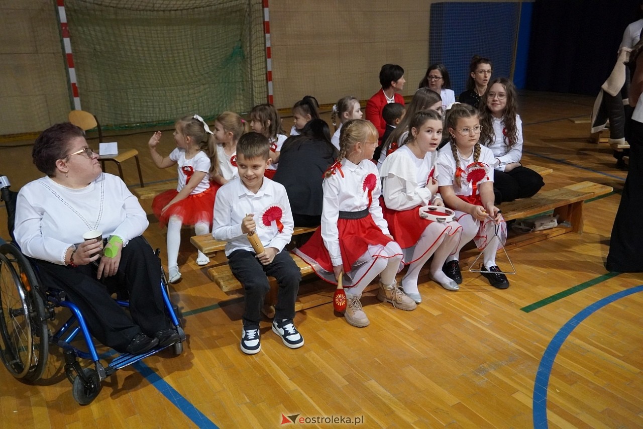 Koncert Białe Róże dla Niepodległej w Olszewie-Borkach [11.11.2024] - zdjęcie #28 - eOstroleka.pl