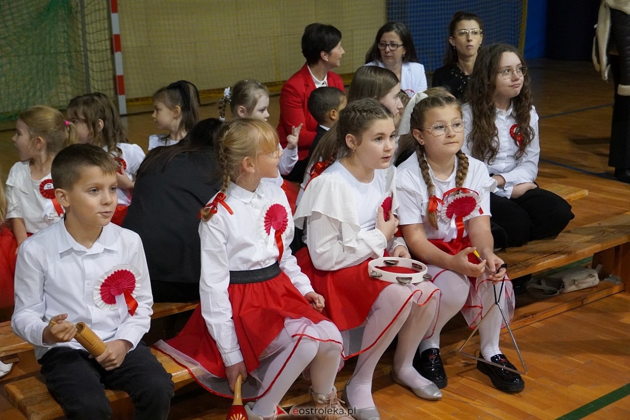 Koncert Białe Róże dla Niepodległej w Olszewie-Borkach [11.11.2024] - zdjęcie #27 - eOstroleka.pl