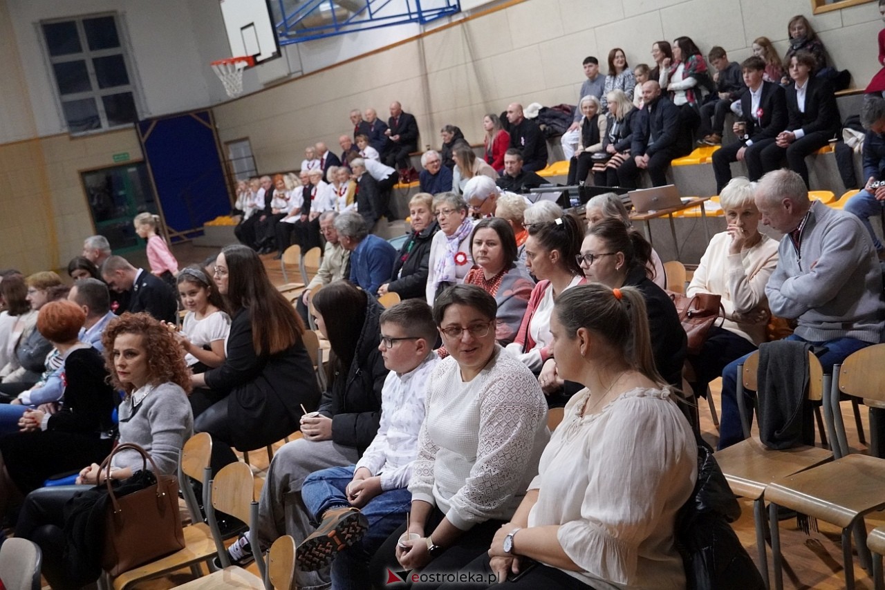 Koncert Białe Róże dla Niepodległej w Olszewie-Borkach [11.11.2024] - zdjęcie #26 - eOstroleka.pl