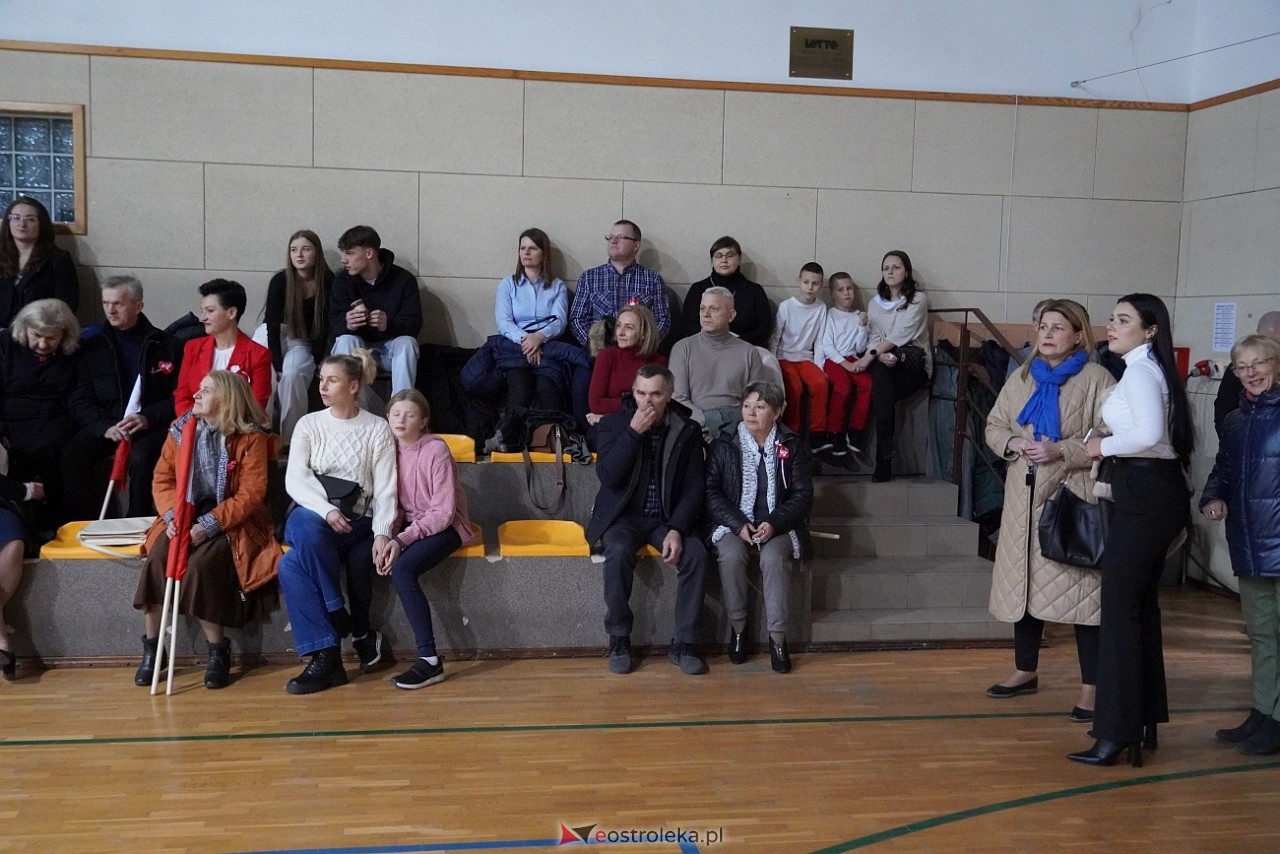 Koncert Białe Róże dla Niepodległej w Olszewie-Borkach [11.11.2024] - zdjęcie #25 - eOstroleka.pl
