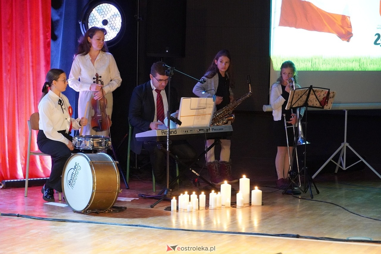 Koncert Białe Róże dla Niepodległej w Olszewie-Borkach [11.11.2024] - zdjęcie #19 - eOstroleka.pl