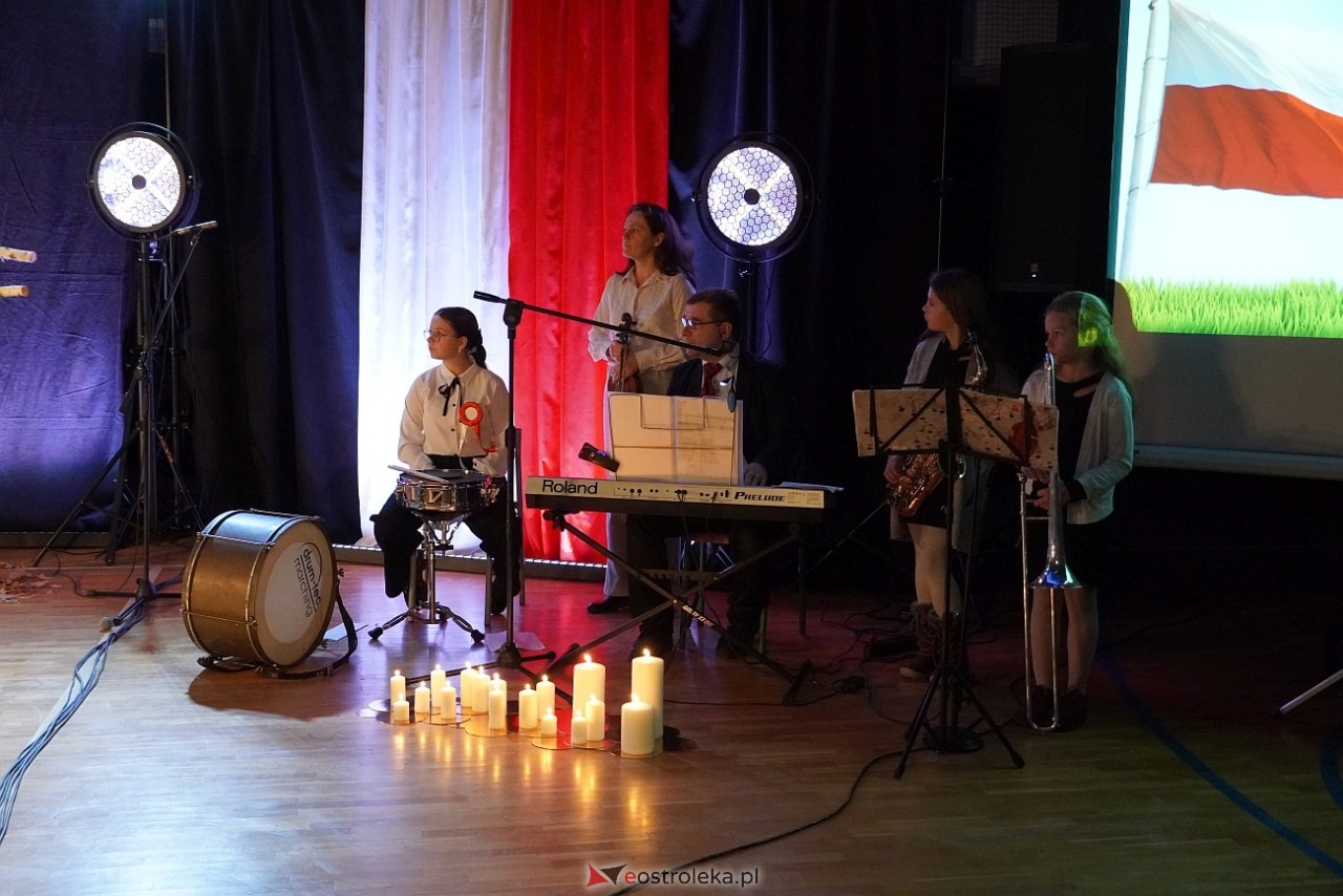 Koncert Białe Róże dla Niepodległej w Olszewie-Borkach [11.11.2024] - zdjęcie #17 - eOstroleka.pl