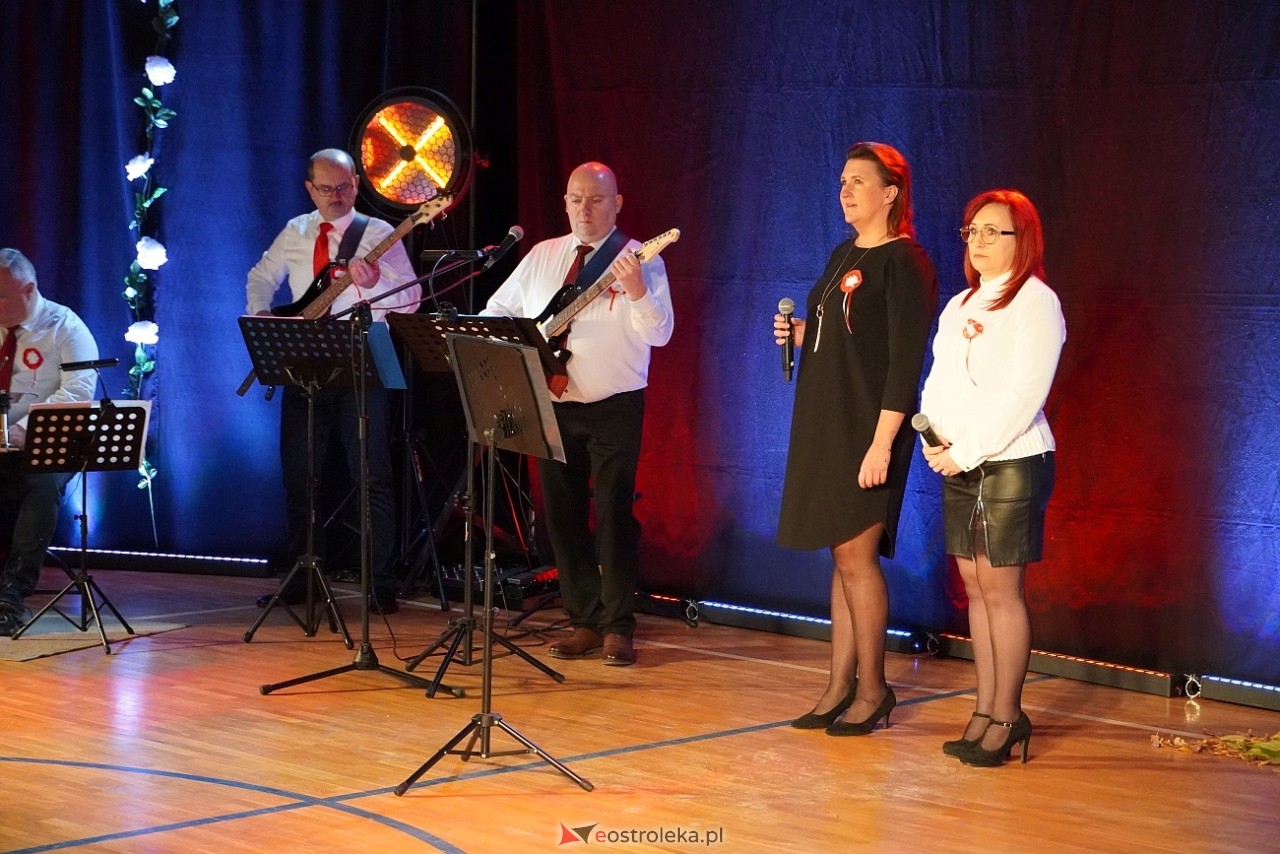 Koncert Białe Róże dla Niepodległej w Olszewie-Borkach [11.11.2024] - zdjęcie #15 - eOstroleka.pl