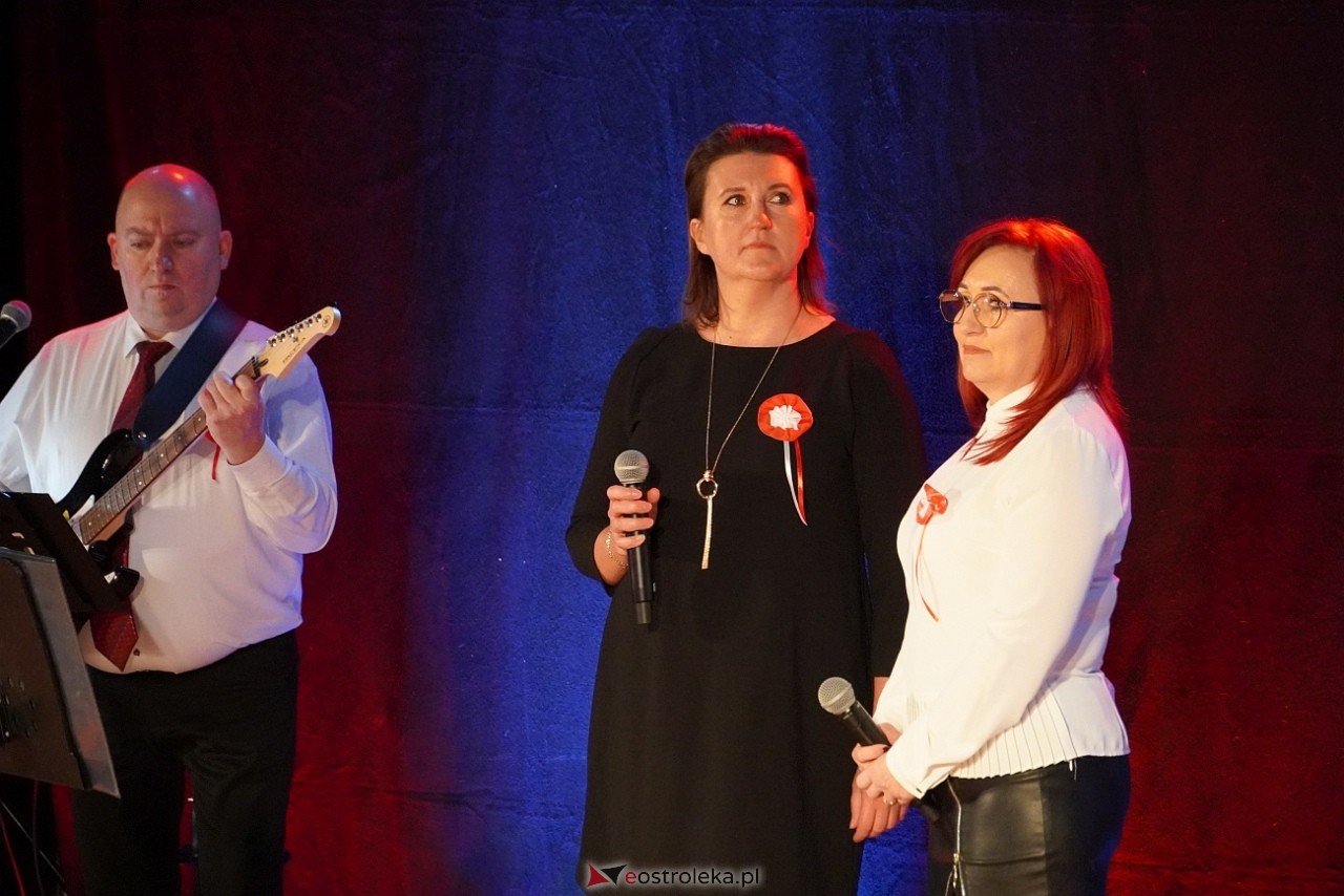 Koncert Białe Róże dla Niepodległej w Olszewie-Borkach [11.11.2024] - zdjęcie #14 - eOstroleka.pl