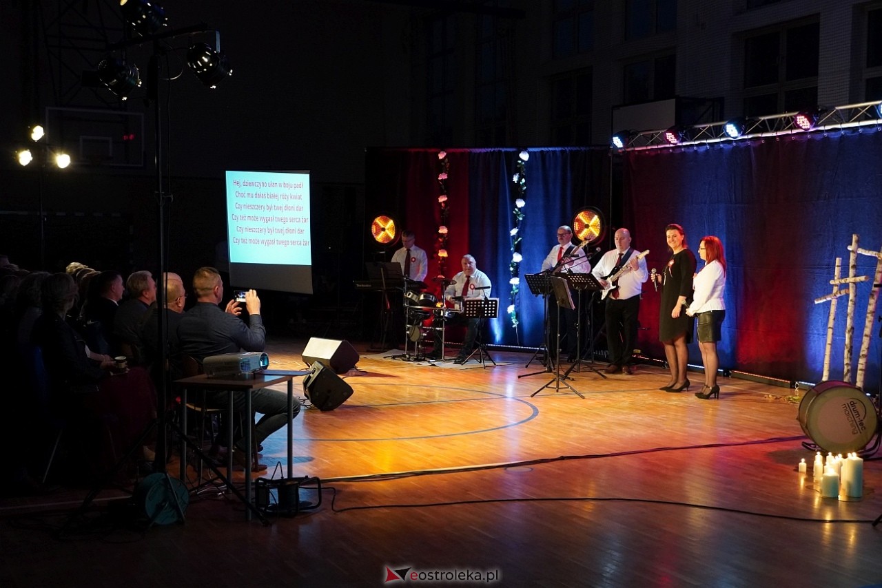 Koncert Białe Róże dla Niepodległej w Olszewie-Borkach [11.11.2024] - zdjęcie #11 - eOstroleka.pl