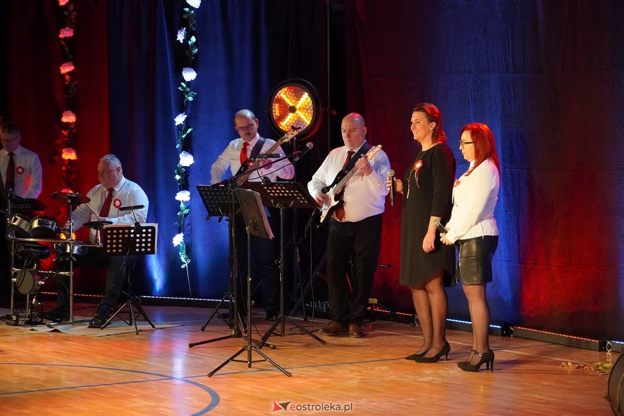 Koncert Białe Róże dla Niepodległej w Olszewie-Borkach [11.11.2024] - zdjęcie #10 - eOstroleka.pl