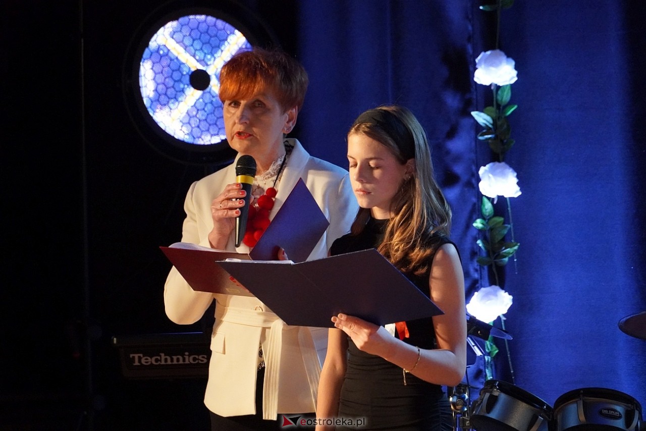 Koncert Białe Róże dla Niepodległej w Olszewie-Borkach [11.11.2024] - zdjęcie #7 - eOstroleka.pl