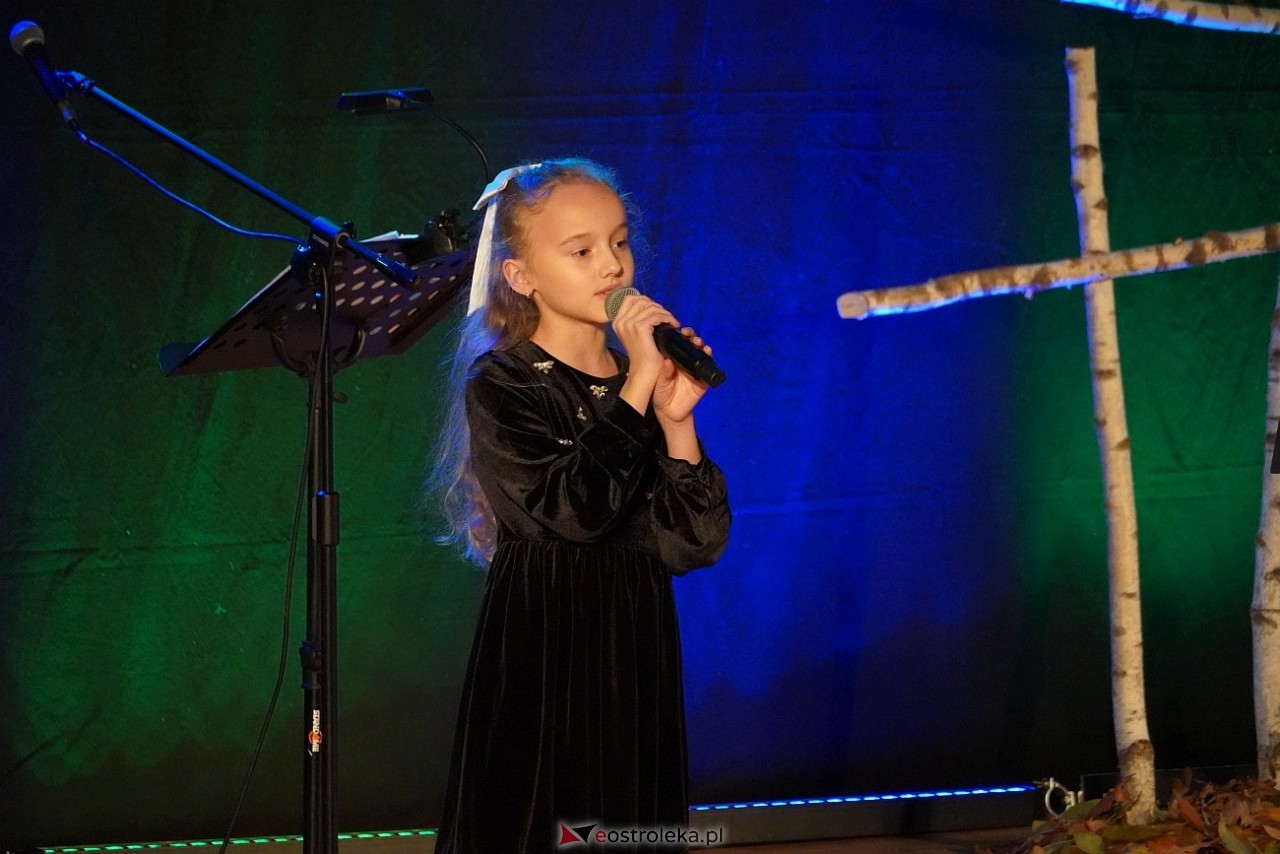 Koncert Białe Róże dla Niepodległej w Olszewie-Borkach [11.11.2024] - zdjęcie #4 - eOstroleka.pl