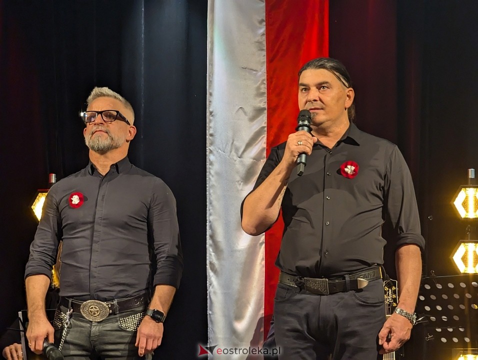 Wspólne śpiewanie pieśni patriotycznych w Muzeum Kultury Kurpiowskiej [11.11.2024] - zdjęcie #5 - eOstroleka.pl