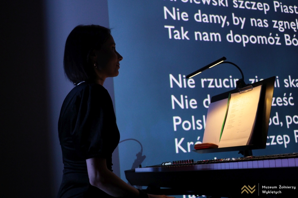 Koncert W hołdzie dla Niepodległej w Muzeum Żołnierzy Wyklętych [11.11.2024] - zdjęcie #19 - eOstroleka.pl