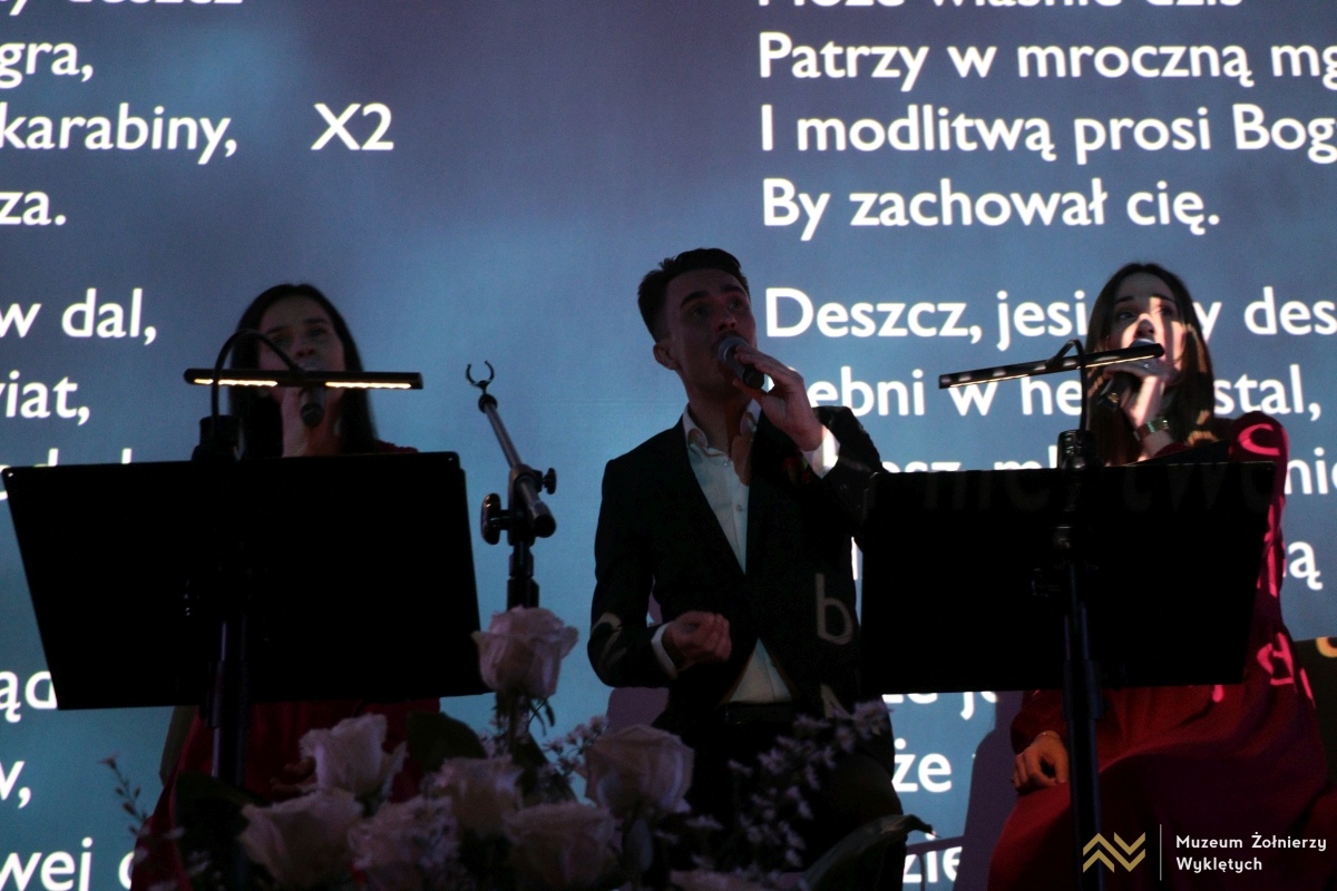 Koncert W hołdzie dla Niepodległej w Muzeum Żołnierzy Wyklętych [11.11.2024] - zdjęcie #18 - eOstroleka.pl