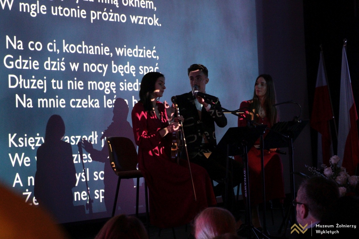 Koncert W hołdzie dla Niepodległej w Muzeum Żołnierzy Wyklętych [11.11.2024] - zdjęcie #5 - eOstroleka.pl