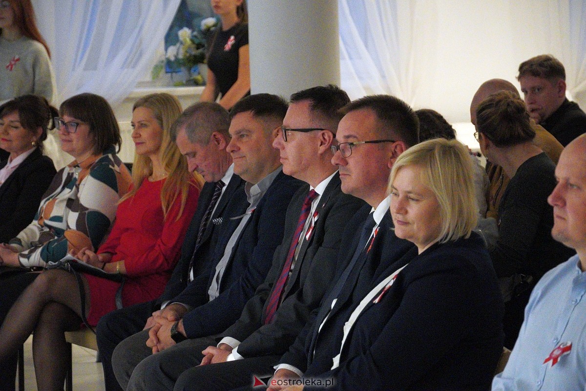 XVI Gala Laureatów Przeglądu Pieśni Patriotycznej i Wojskowej [11.11.2024] - zdjęcie #85 - eOstroleka.pl