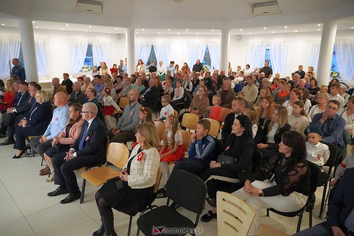 XVI Gala Laureatów Przeglądu Pieśni Patriotycznej i Wojskowej [11.11.2024] - zdjęcie #45 - eOstroleka.pl