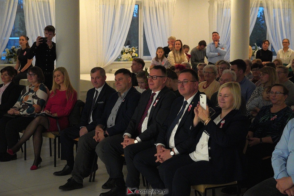XVI Gala Laureatów Przeglądu Pieśni Patriotycznej i Wojskowej [11.11.2024] - zdjęcie #32 - eOstroleka.pl