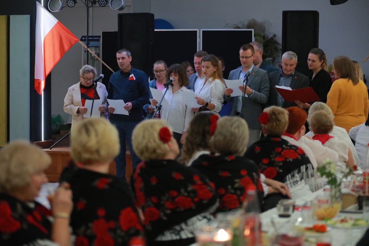 III przegląd “Patriotyzm naszego regionu w pieśniach i wierszach” [10.11.2024] - zdjęcie #24 - eOstroleka.pl
