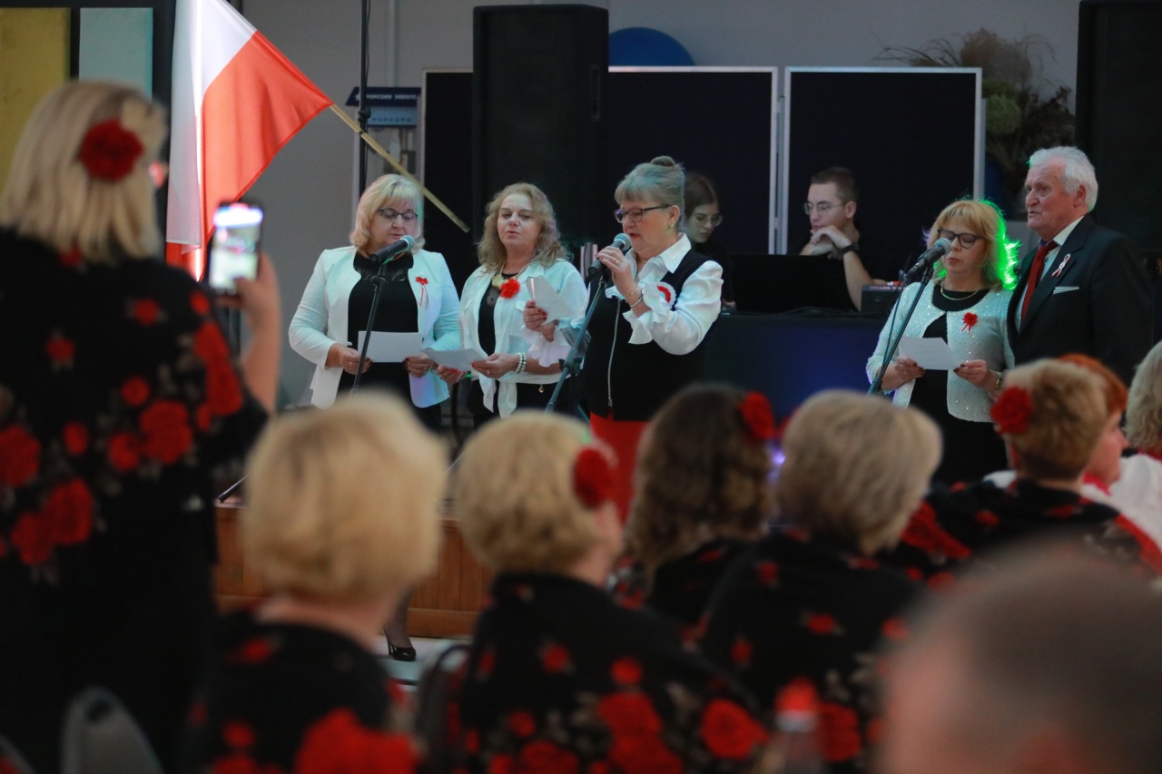 III przegląd “Patriotyzm naszego regionu w pieśniach i wierszach” [10.11.2024] - zdjęcie #21 - eOstroleka.pl