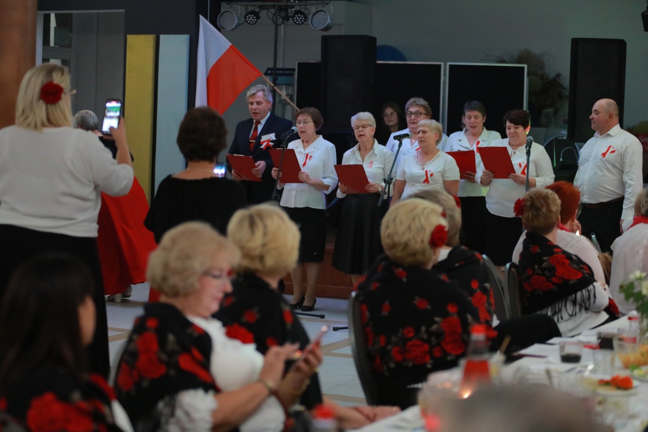 III przegląd “Patriotyzm naszego regionu w pieśniach i wierszach” [10.11.2024] - zdjęcie #19 - eOstroleka.pl