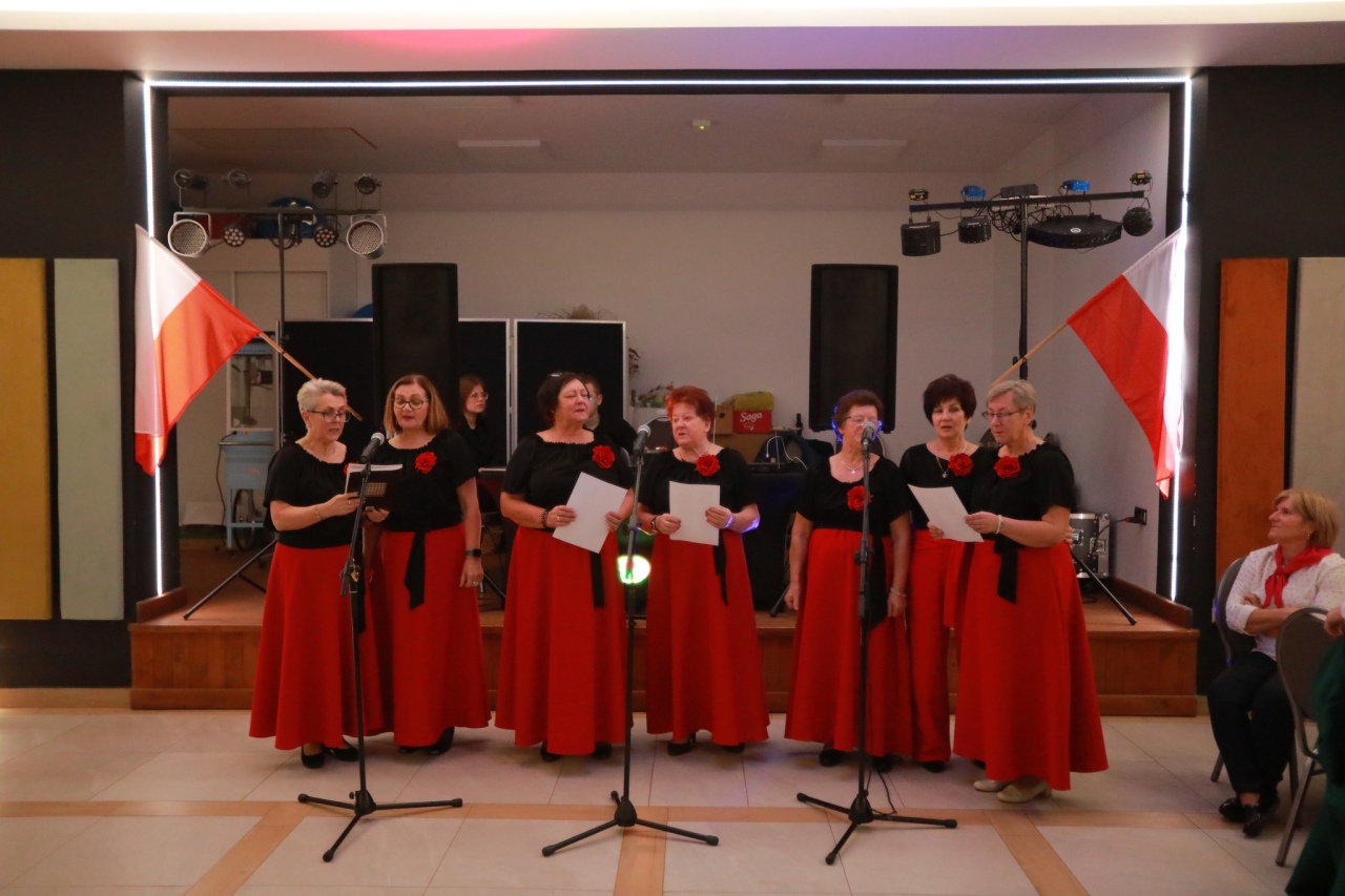 III przegląd “Patriotyzm naszego regionu w pieśniach i wierszach” [10.11.2024] - zdjęcie #7 - eOstroleka.pl