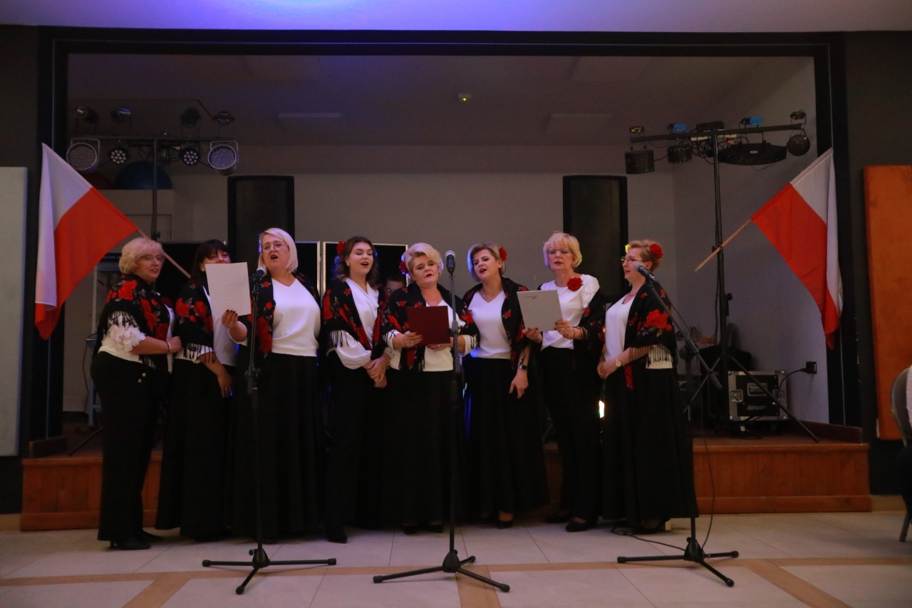 III przegląd “Patriotyzm naszego regionu w pieśniach i wierszach” [10.11.2024] - zdjęcie #6 - eOstroleka.pl