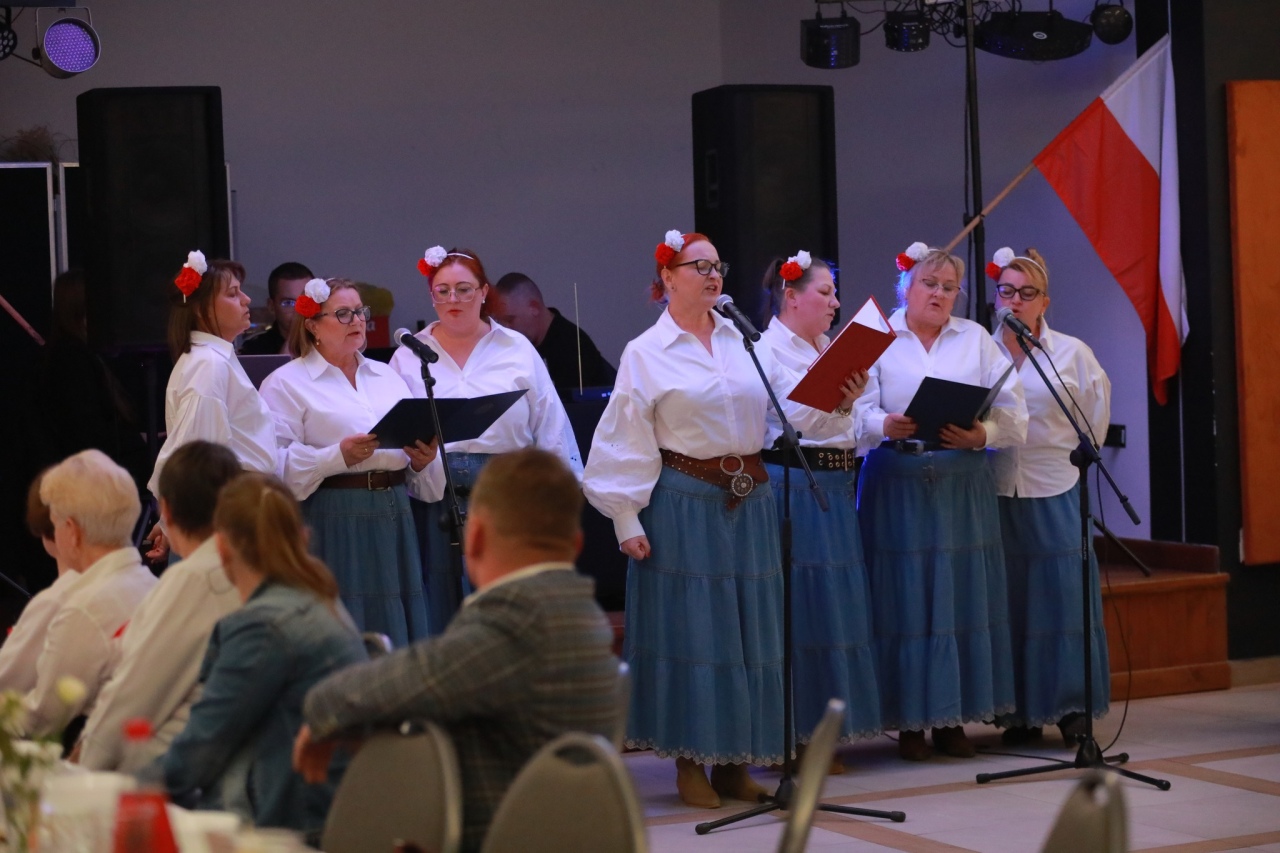 III przegląd “Patriotyzm naszego regionu w pieśniach i wierszach” [10.11.2024] - zdjęcie #4 - eOstroleka.pl