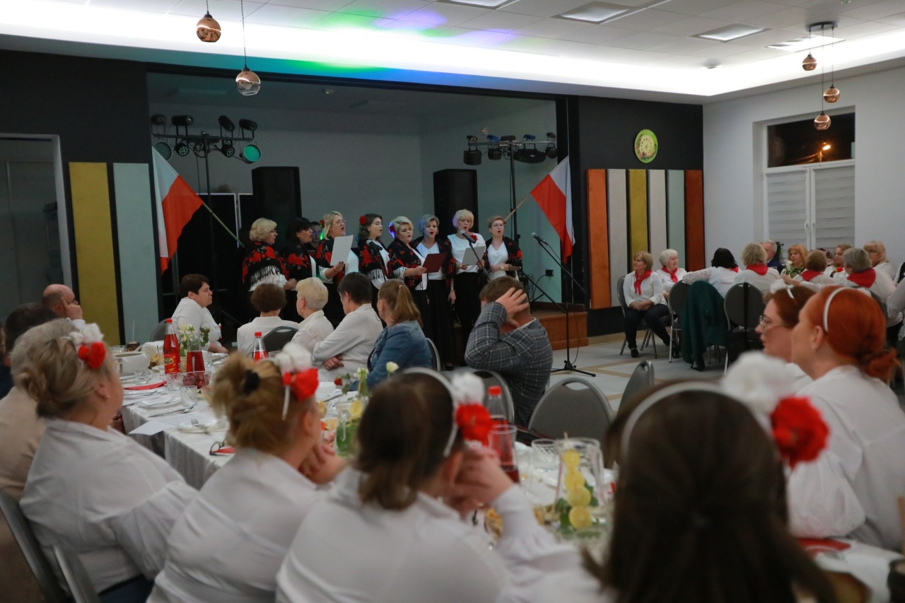 III przegląd “Patriotyzm naszego regionu w pieśniach i wierszach” [10.11.2024] - zdjęcie #1 - eOstroleka.pl