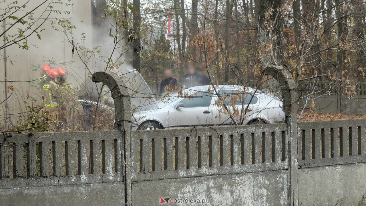 Pożar samochodu przy ul. Granicznej [12.11.2024] - zdjęcie #1 - eOstroleka.pl