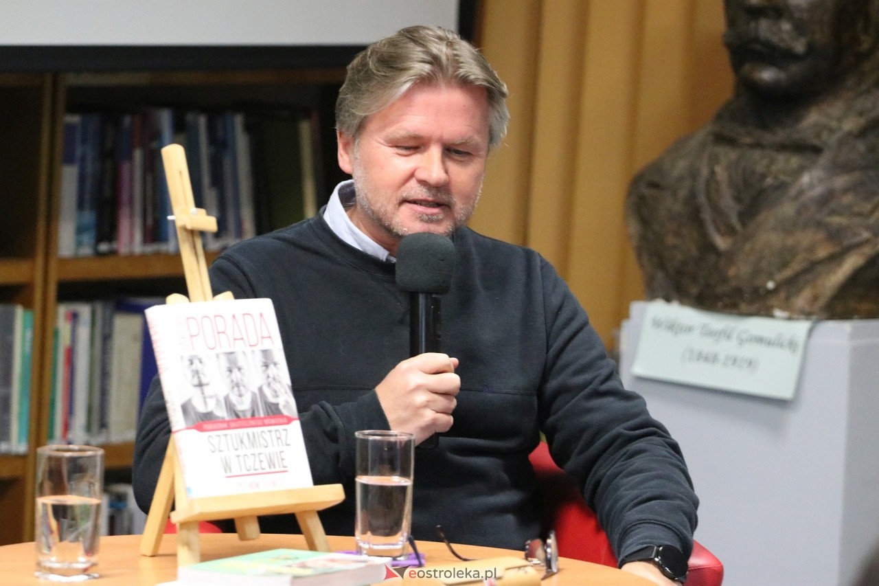 Spotkanie z Jakubem Poradą [12.11.2024] - zdjęcie #4 - eOstroleka.pl
