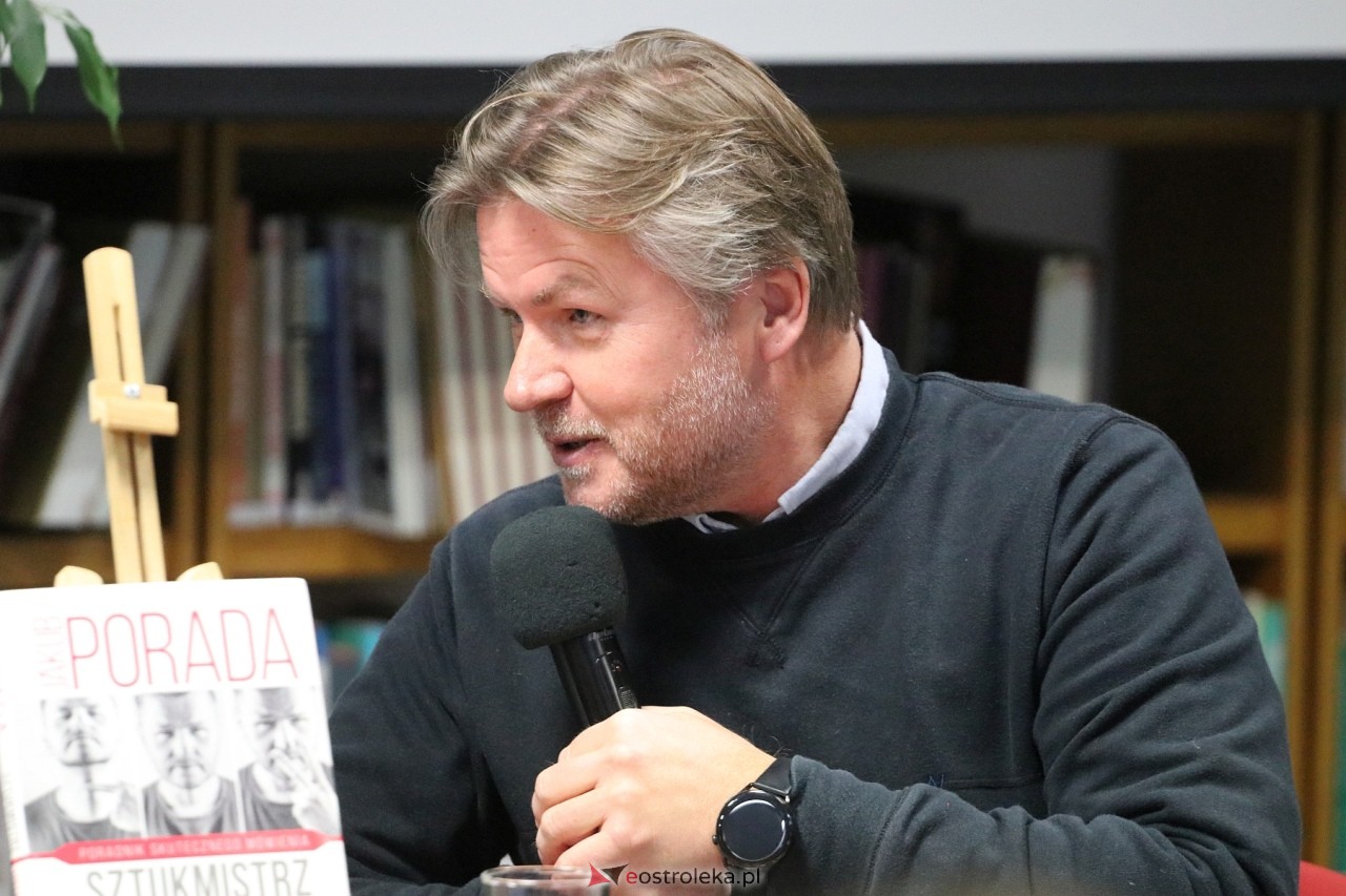 Spotkanie z Jakubem Poradą [12.11.2024] - zdjęcie #2 - eOstroleka.pl