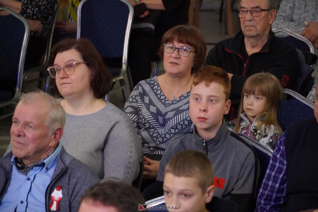 Koncert „Patriotyczne serca w wykonaniu zespołu Ferajna z Hoovera w Goworowie [12.11.2024] - zdjęcie #33 - eOstroleka.pl