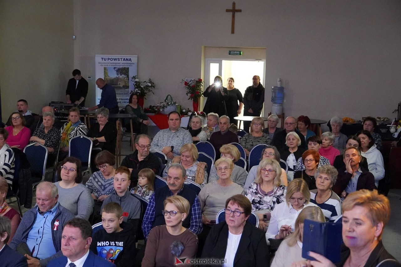 Koncert „Patriotyczne serca w wykonaniu zespołu Ferajna z Hoovera w Goworowie [12.11.2024] - zdjęcie #31 - eOstroleka.pl