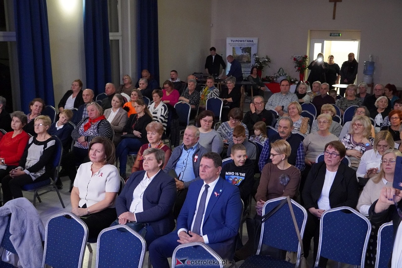Koncert „Patriotyczne serca w wykonaniu zespołu Ferajna z Hoovera w Goworowie [12.11.2024] - zdjęcie #29 - eOstroleka.pl