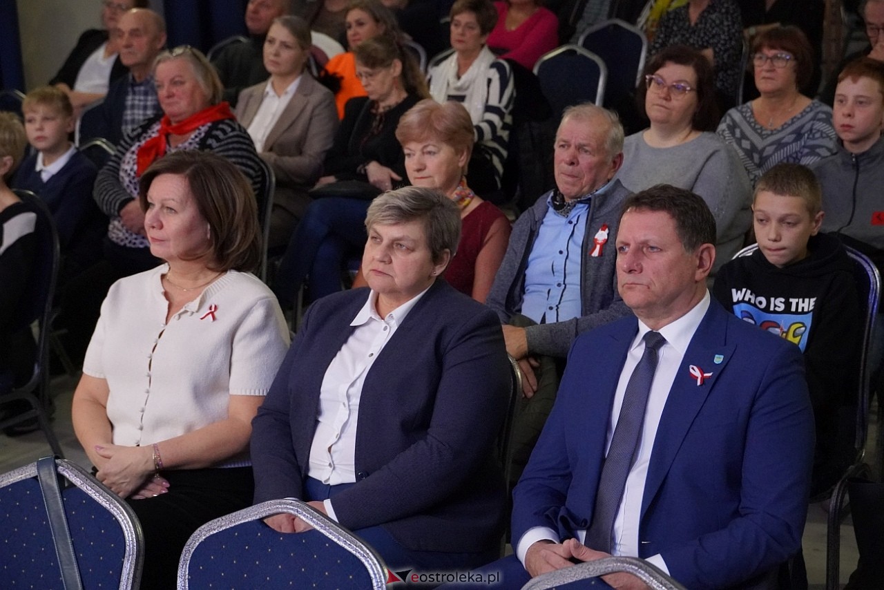 Koncert „Patriotyczne serca w wykonaniu zespołu Ferajna z Hoovera w Goworowie [12.11.2024] - zdjęcie #27 - eOstroleka.pl