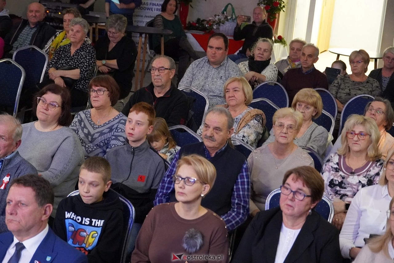 Koncert „Patriotyczne serca w wykonaniu zespołu Ferajna z Hoovera w Goworowie [12.11.2024] - zdjęcie #25 - eOstroleka.pl